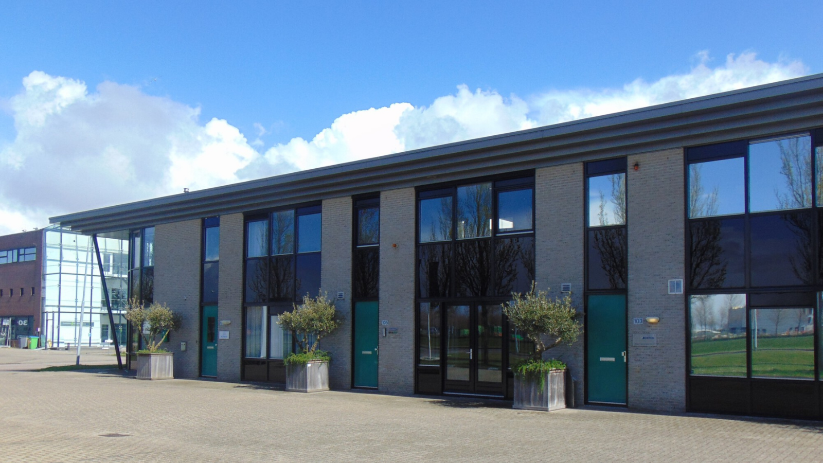 Verkocht 2 bedrijfsunits - Jadelaan 101-103 op het bedrijventerrein Graan-voor-Visch Zuid te Hoofddorp