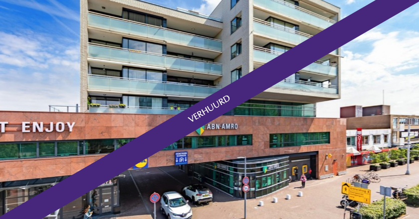 Het voormalige kantoor van de ABN-AMRO Bank aan het Marktplein 11 ondergaat een metamorfose. Op de begane grond komt 11 Bar & Kitchen.