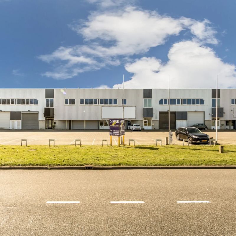 bedrijfspand van totaal circa 1.000 m2 gelegen aan de Noorderdreef 74 in Nieuw-Vennep