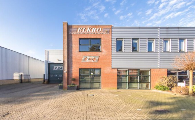 Te koop, bBedrijfs-/kantoorruimte aan de Luzernestraat 16 op het bedrijventerrein Spoorzicht te Nieuw-Vennep.