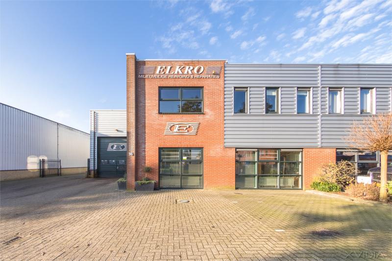Te koop, bBedrijfs-/kantoorruimte aan de Luzernestraat 16 op het bedrijventerrein Spoorzicht te Nieuw-Vennep.